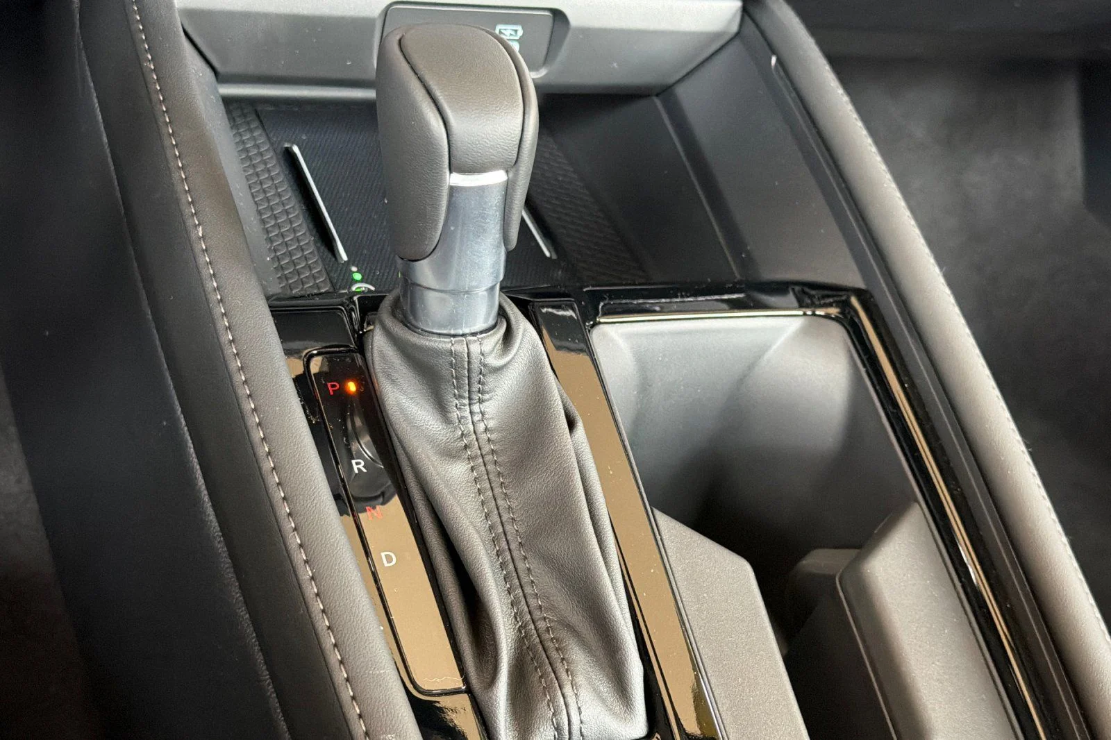 New 2026 Urban Gray Pearl Honda Touring image 24