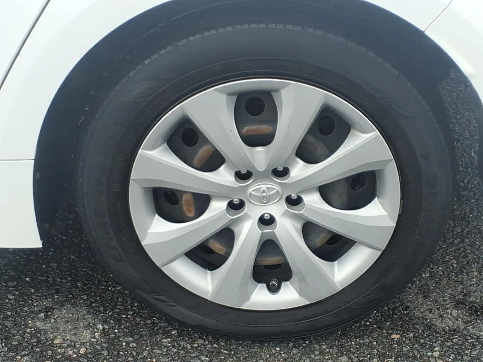 Used 2021 Super White Toyota LE image 9