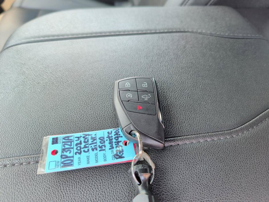 Used 2024 Summit White Chevrolet RST image 30