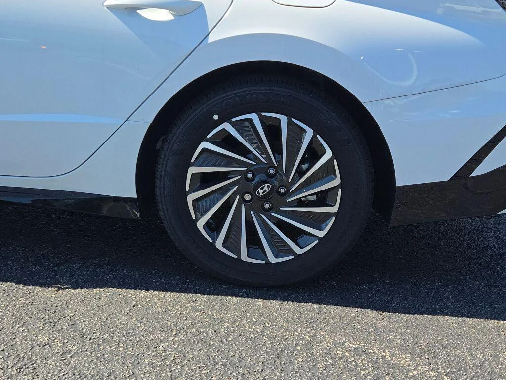 2025 Hyundai Sonata Hybrid Limited - Photo 16