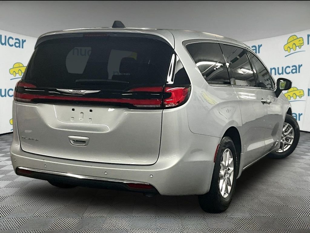 Used 2023 Silver Chrysler Touring L image 6