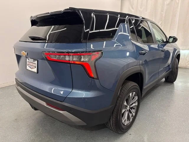 2027 Chevrolet Equinox LT - Photo 8