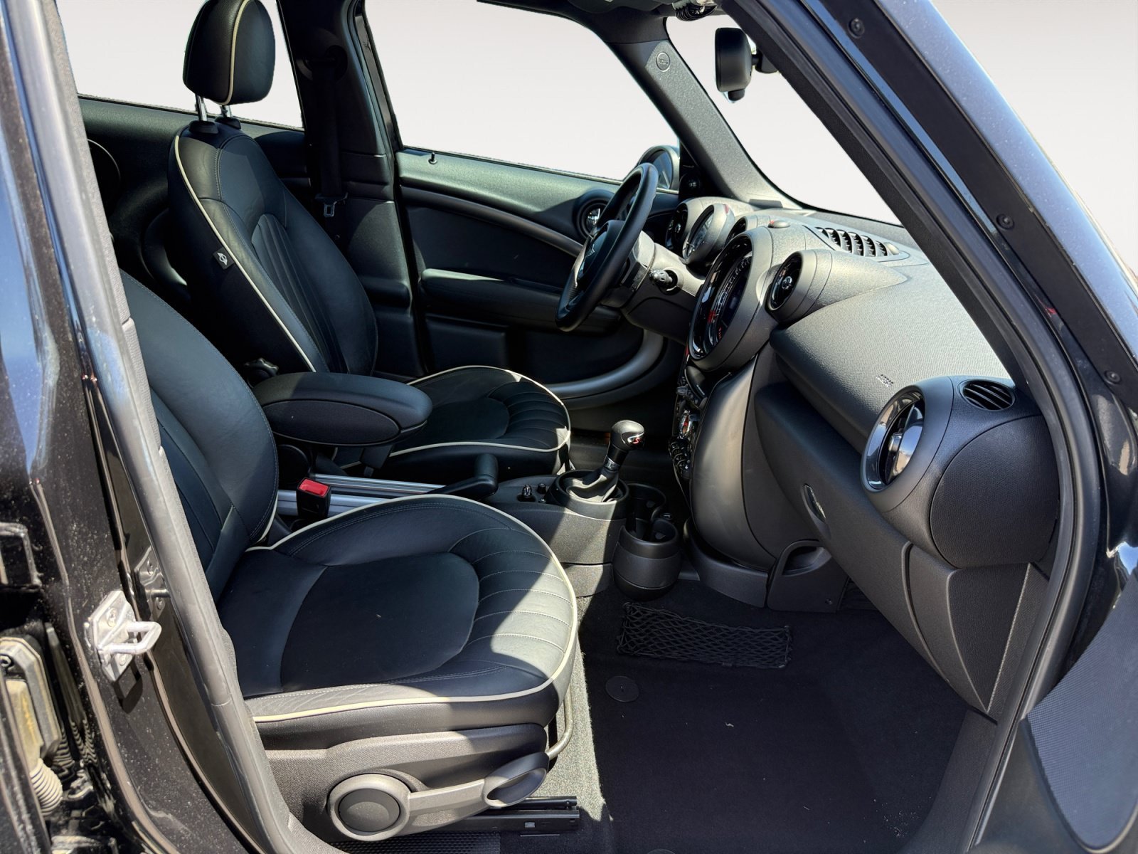 Used 2016 Black Metallic MINI Base image 19