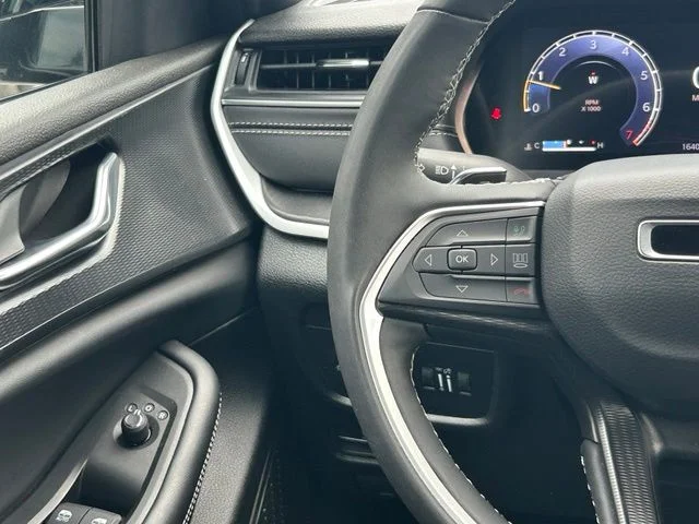 Used 2025 Black Jeep Altitude image 13