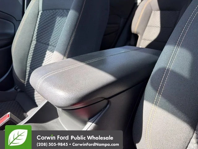 Used 2021 Summit White GMC  image 24