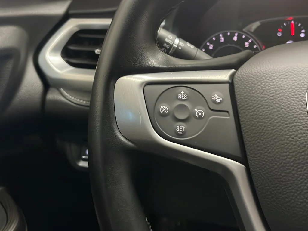 2023 GMC Acadia SLT - Photo 16