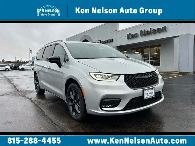 2026 Chrysler Pacifica Limited AWD's photo