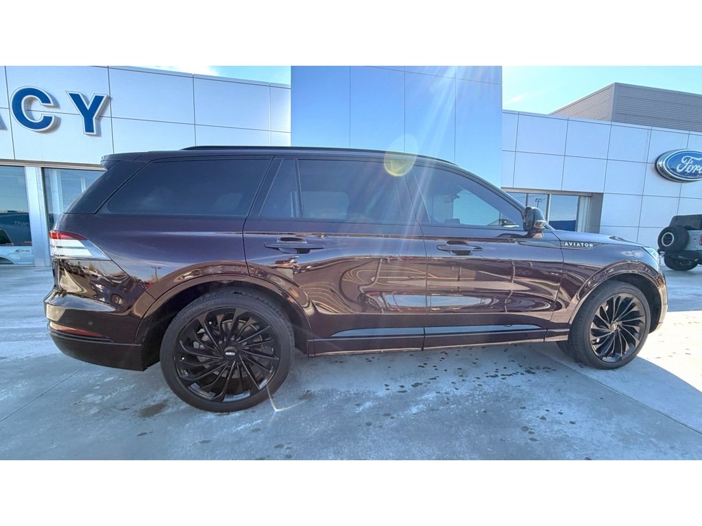 Used 2023 Diamond Red Metallic Tinted Clearcoat Lincoln Reserve image 8