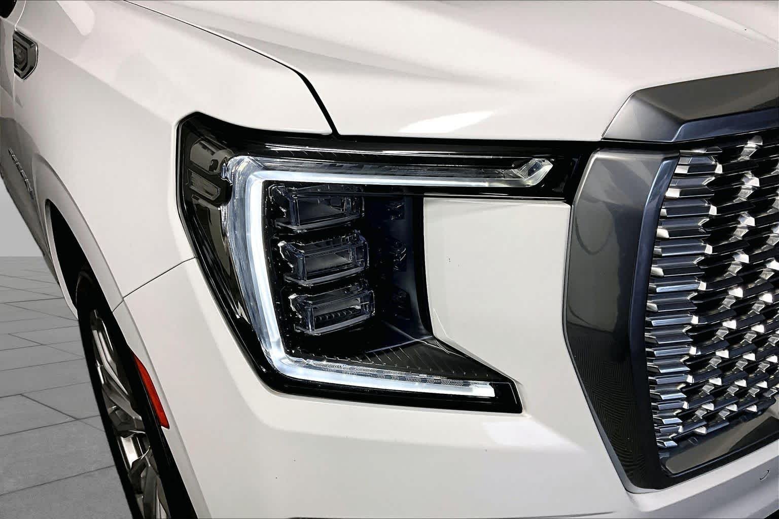 Used 2022 Summit White GMC Denali image 26