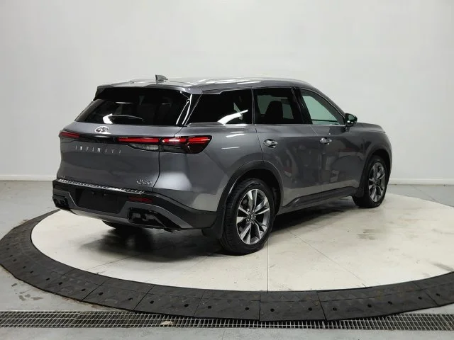 Used 2023 Gray INFINITI LUXE image 8