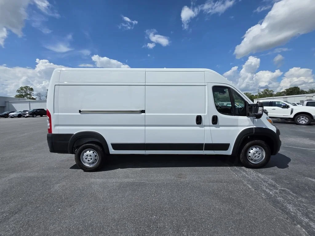 Used 2023 White Ram  image 6