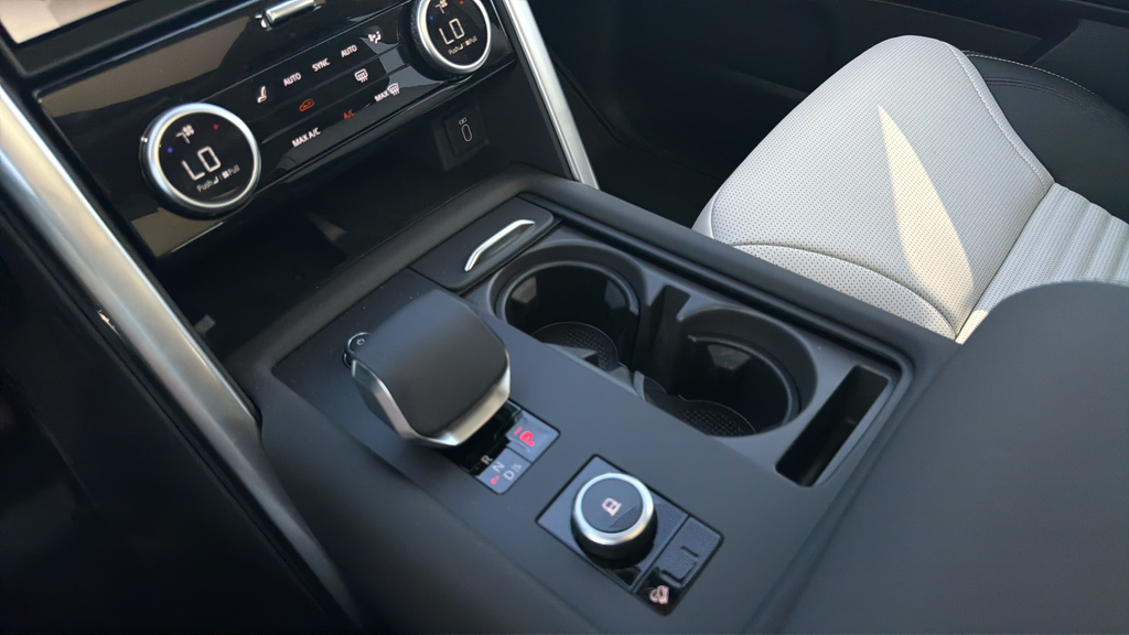New 2026 Eiger Grey Land Rover Dynamic SE image 21