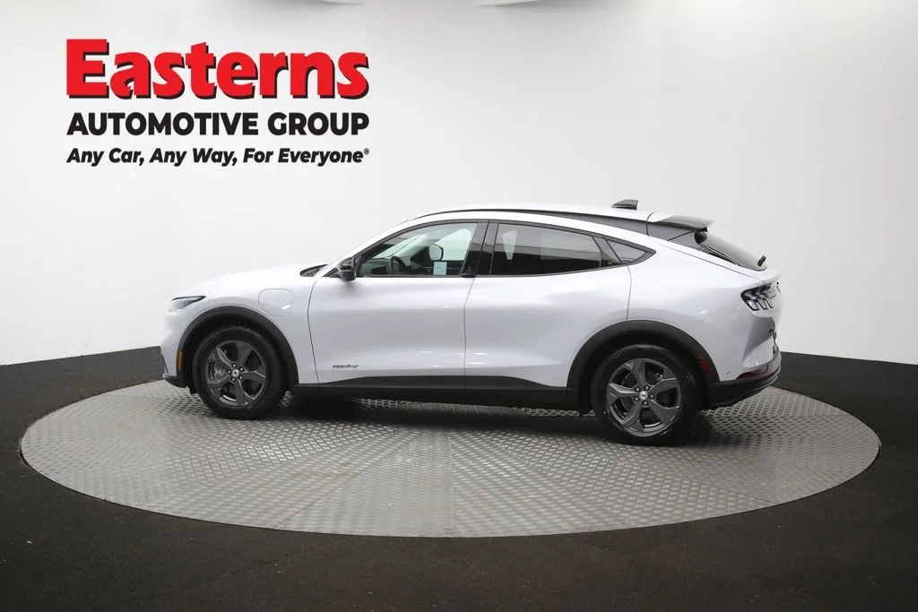 Used 2023 White Ford Select image 60