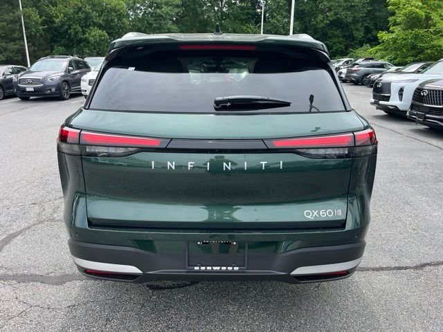 New 2027 Deep Emerald INFINITI Luxe AWD image 4