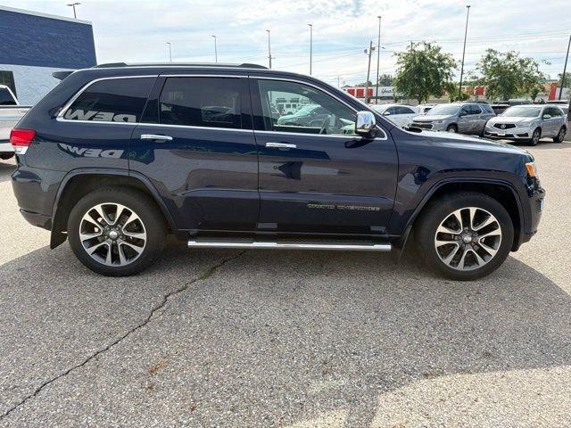 Used 2018 True Blue Pearlcoat Jeep Overland image 4