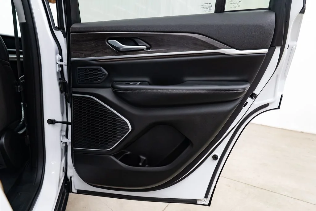 Used 2023 White Jeep 4xe image 30