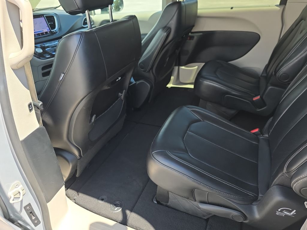 Used 2023 Silver Mist Clearcoat Chrysler Touring L image 29