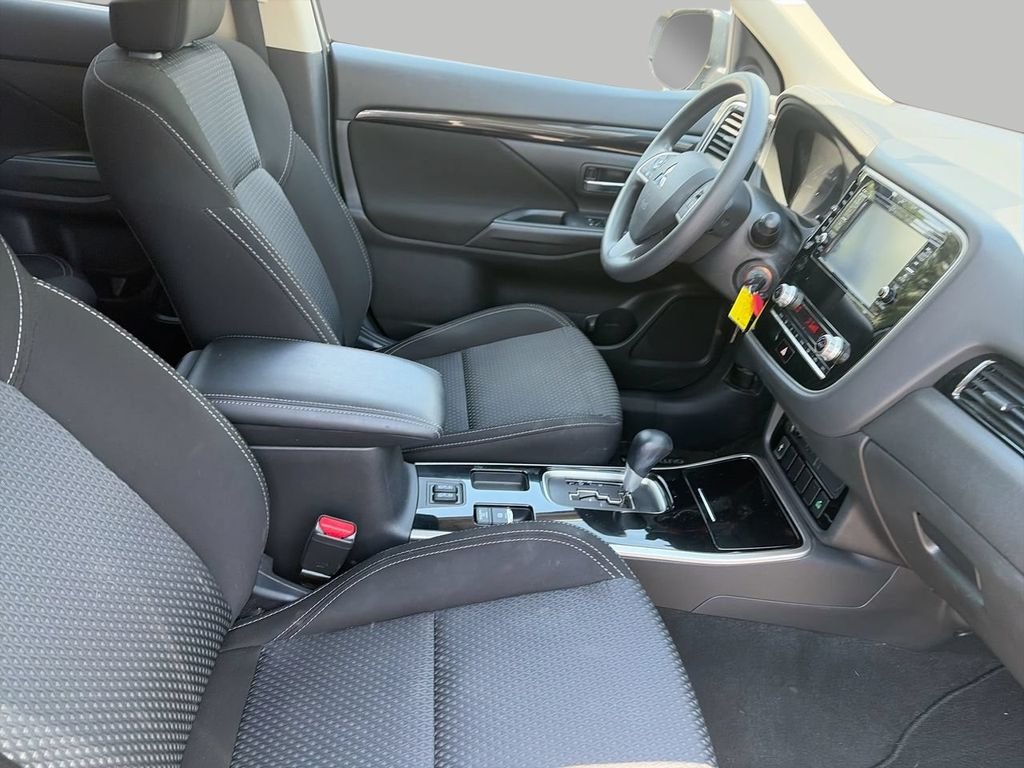 Used 2020  Mitsubishi ES image 8
