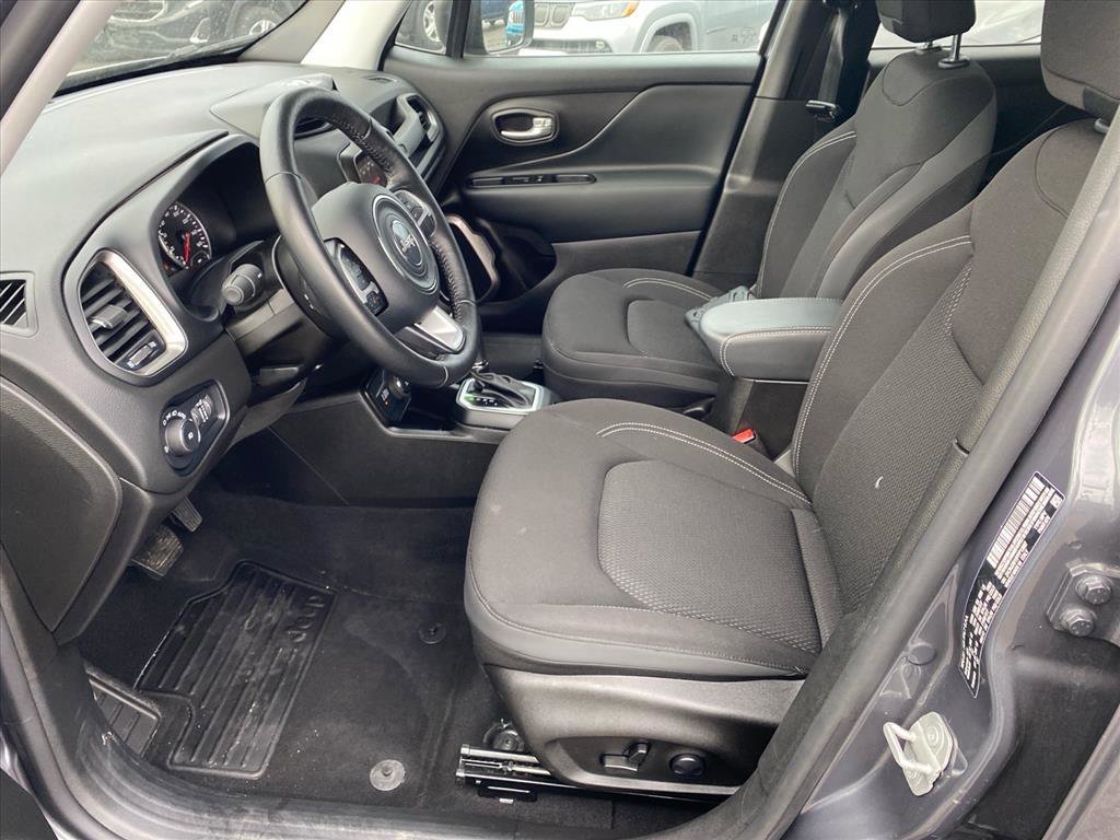 Certified Used 2023 Graphite Gray Jeep Latitude image 9