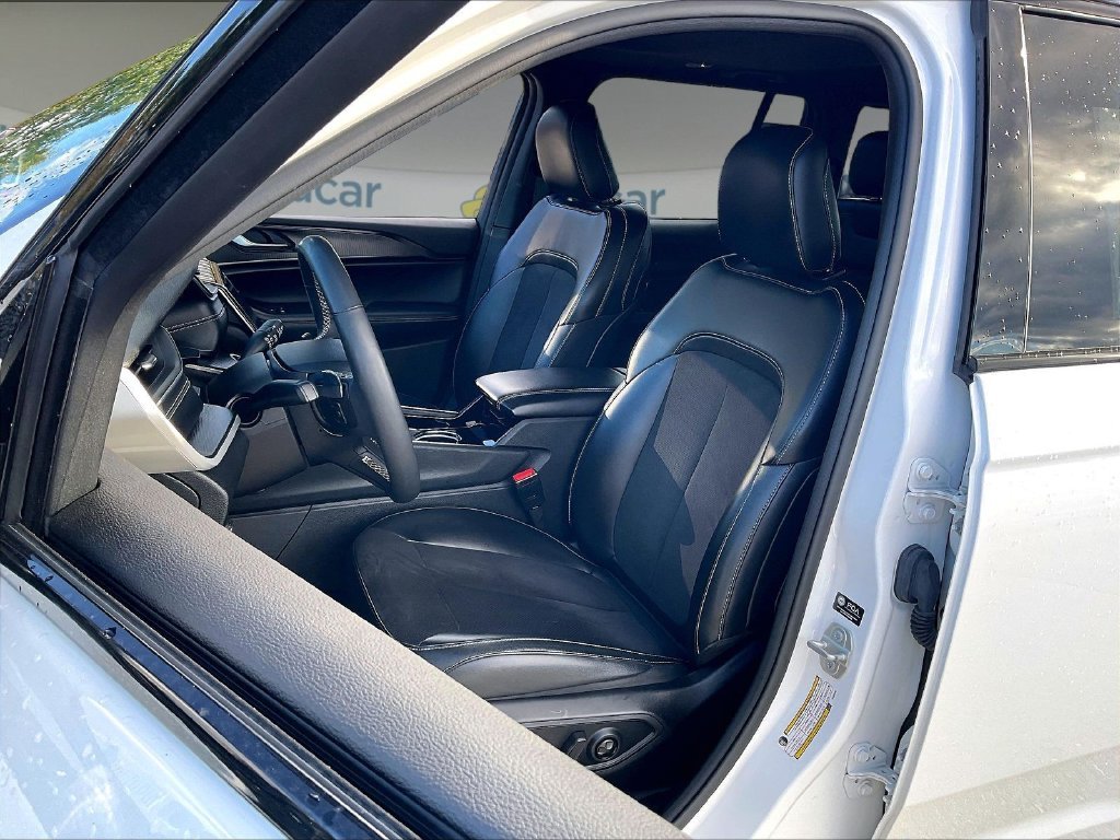 Used 2023 Bright White Clearcoat Jeep Altitude X image 9