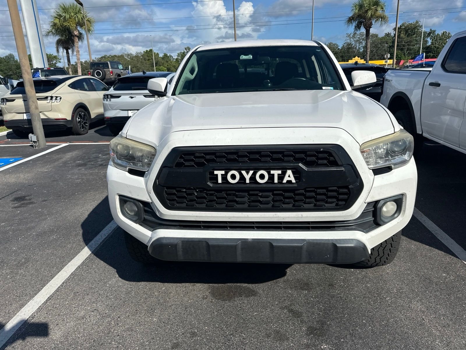 Used 2017 White Toyota SR5 image 3
