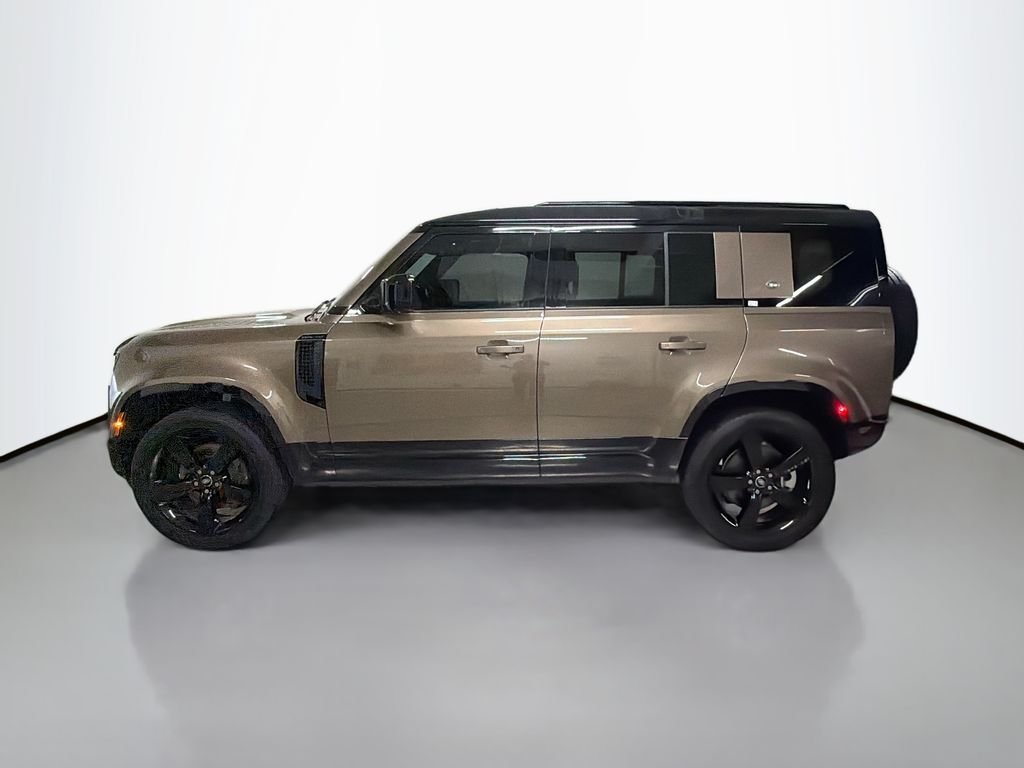 Used 2024  Land Rover X-Dynamic SE image 2