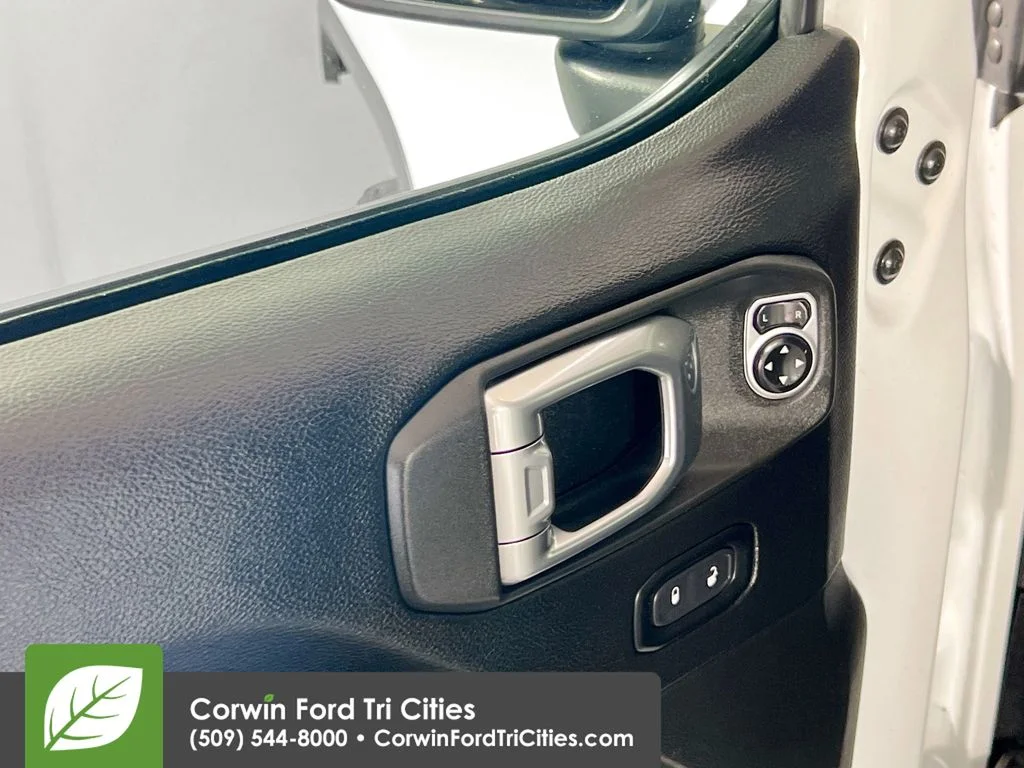 Used 2019 Bright White Clearcoat Jeep Unlimited Sahara image 12