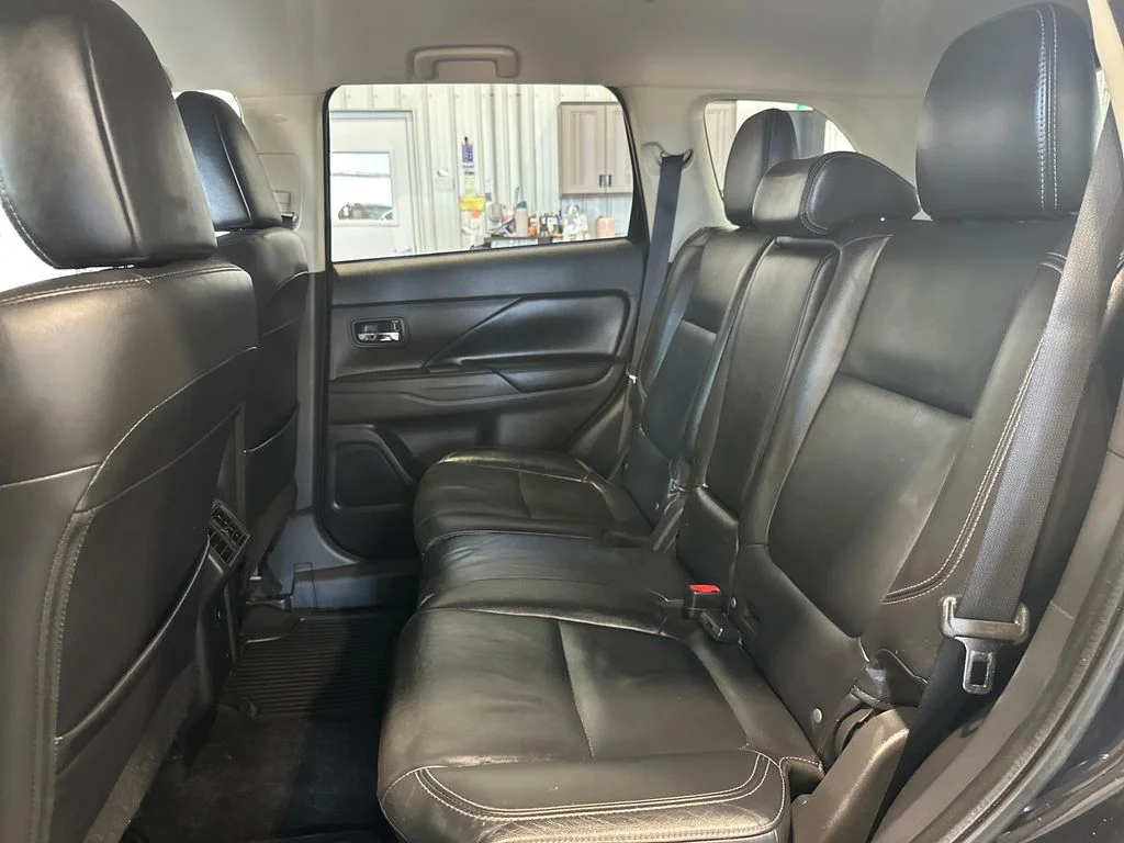 Used 2019 Black Mitsubishi ES image 24