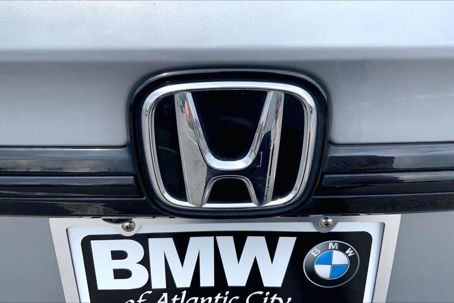 Used 2025 Solar Silver Metallic Honda Touring image 9