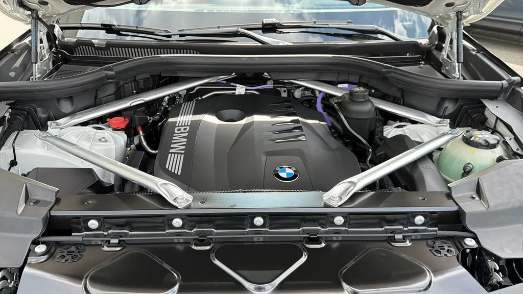 Certified Used 2026 Alpine White BMW sDrive40i image 10