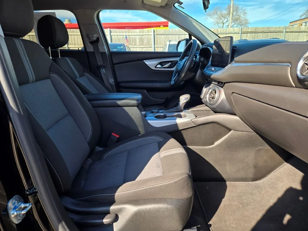 Used 2025 Black Chevrolet LT image 5