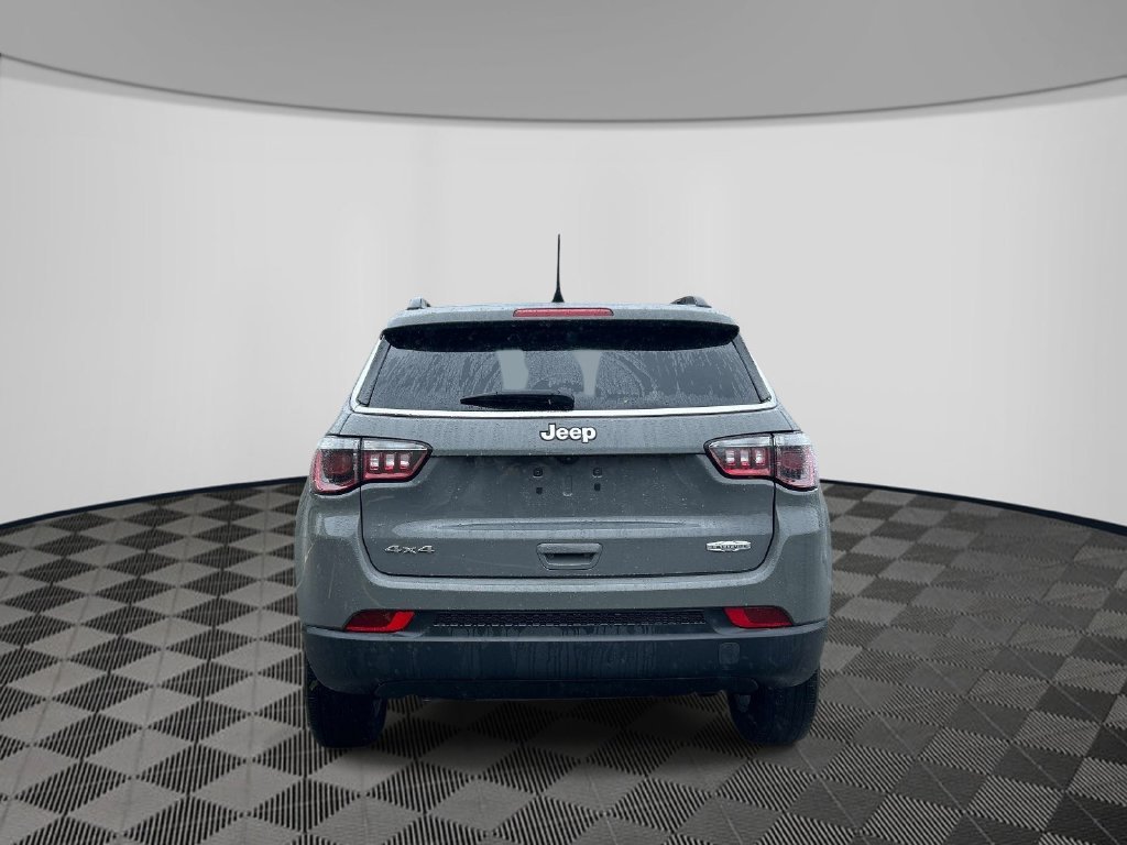 Used 2023 Gray Jeep Latitude image 4