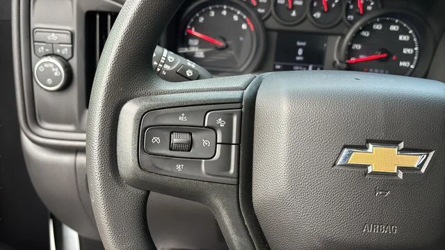 Used 2025 White Chevrolet Custom image 22