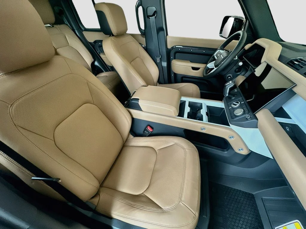 New 2026 Carpathian Gray Premium Metallic Land Rover X-Dynamic SE image 22