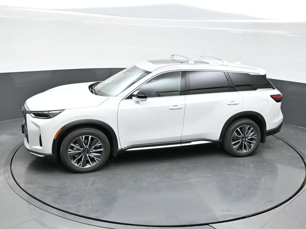 Used 2026 White INFINITI LUXE image 34