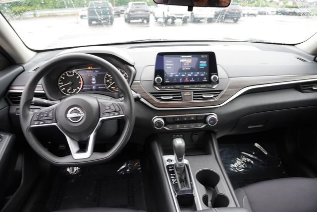 2025 Nissan Altima SV - Photo 18