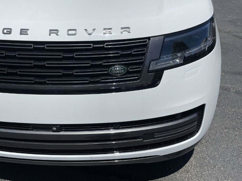 Used 2022 Fuji White Land Rover SE image 7