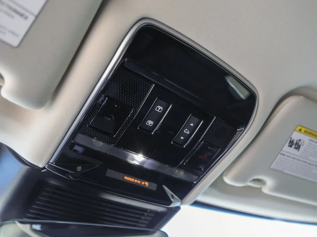 New 2025 White Land Rover SE image 22