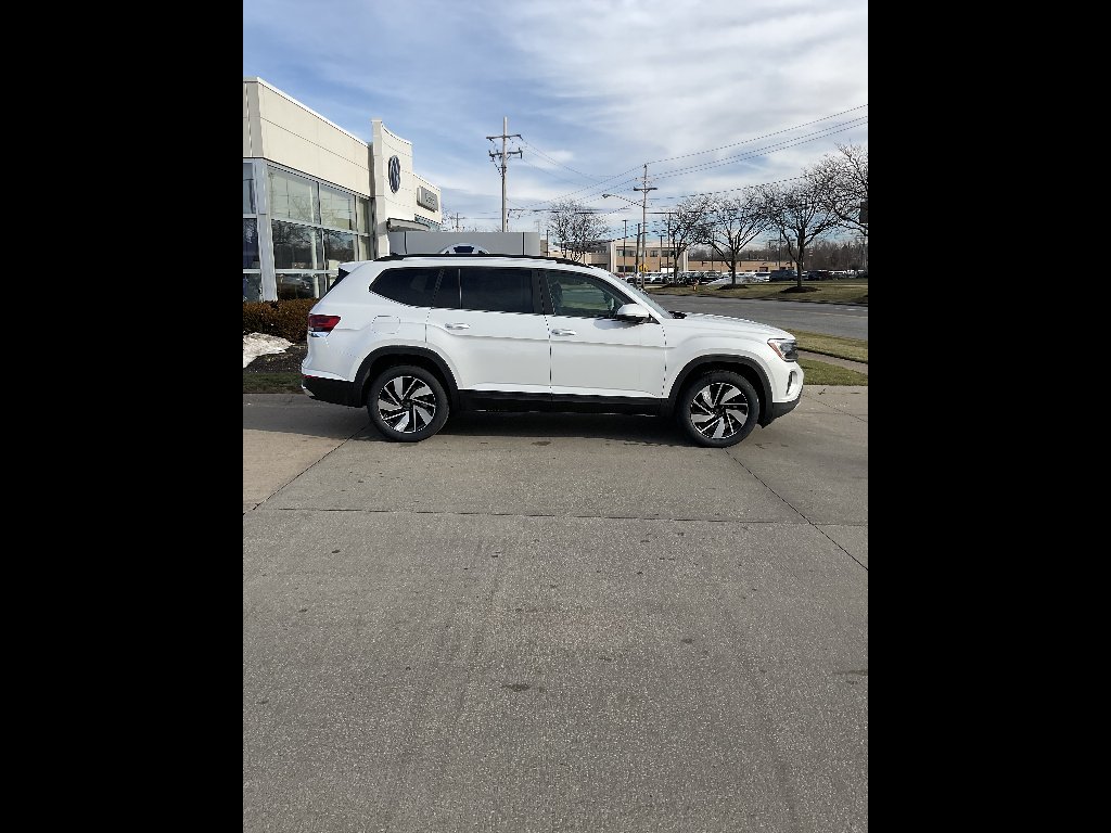New 2026 Opal White Pearl Volkswagen SE 4Motion image 3