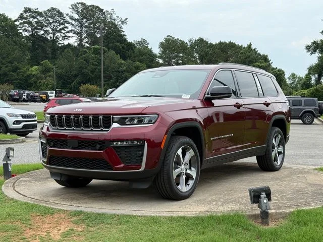 New 2026 Velvet Red Pearl-Coat Exterior Paint Jeep Limited image 3