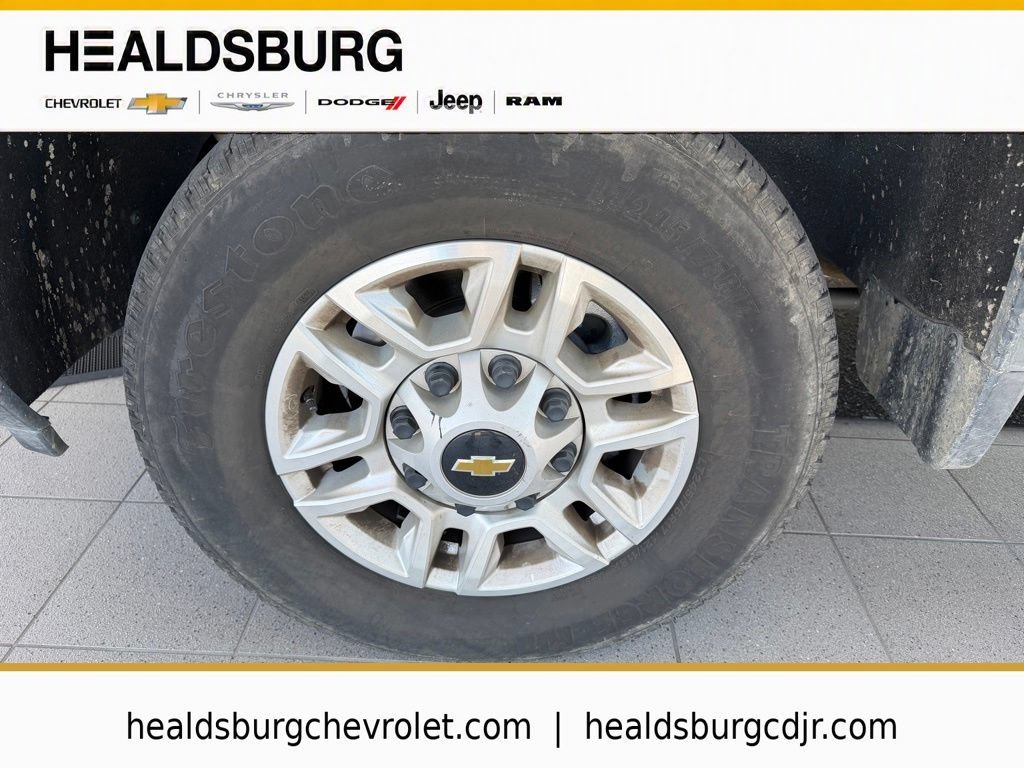 Used 2025 Sterling Gray Metallic Chevrolet LT image 28