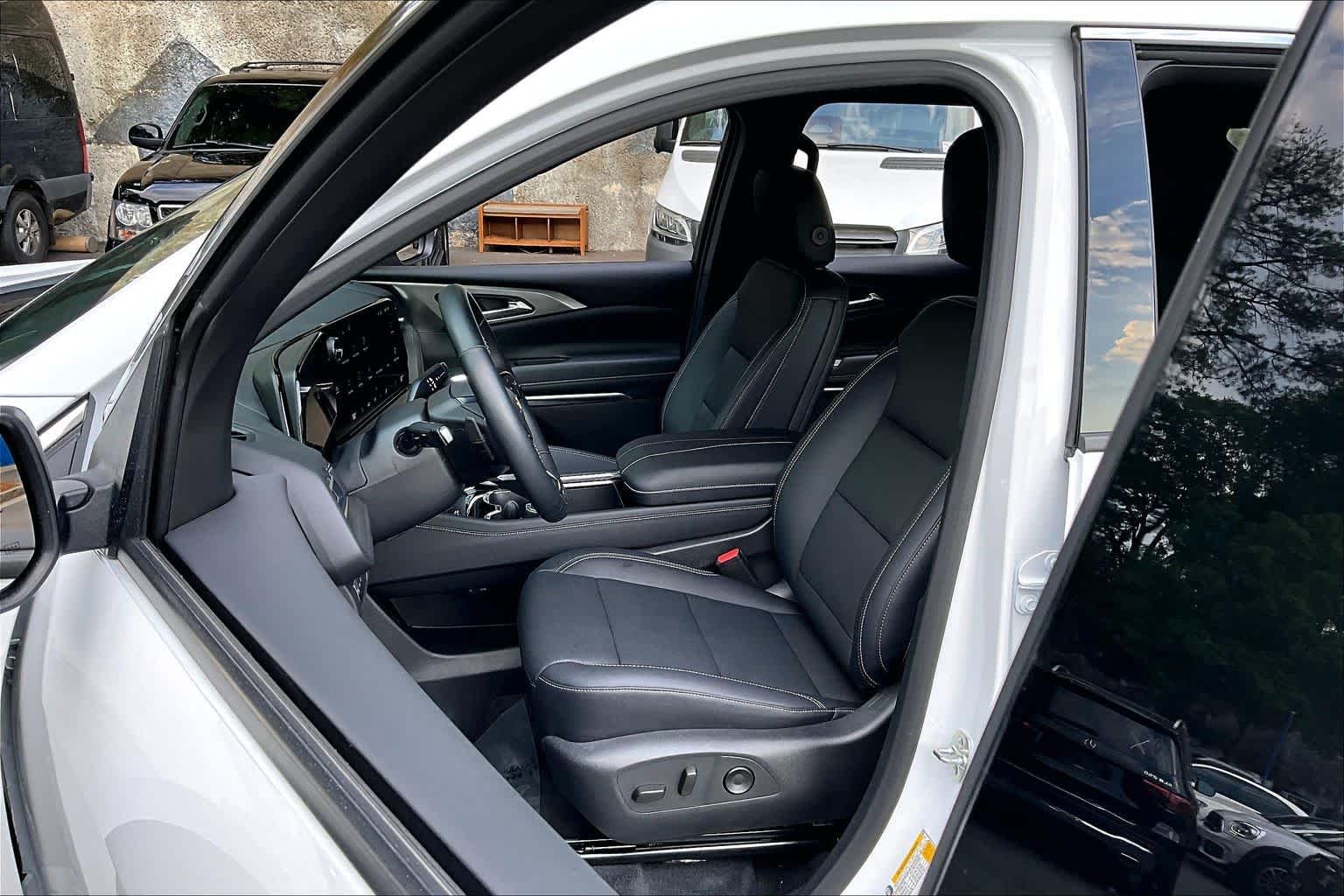 Used 2026 Summit White Chevrolet FWD LT image 8