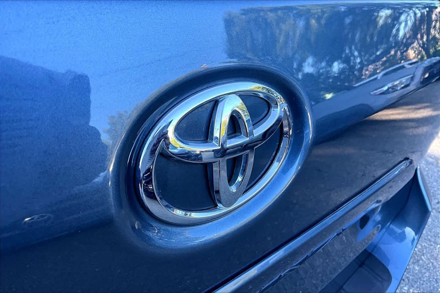 Used 2017 Shoreline Blue Pearl Toyota LE image 29
