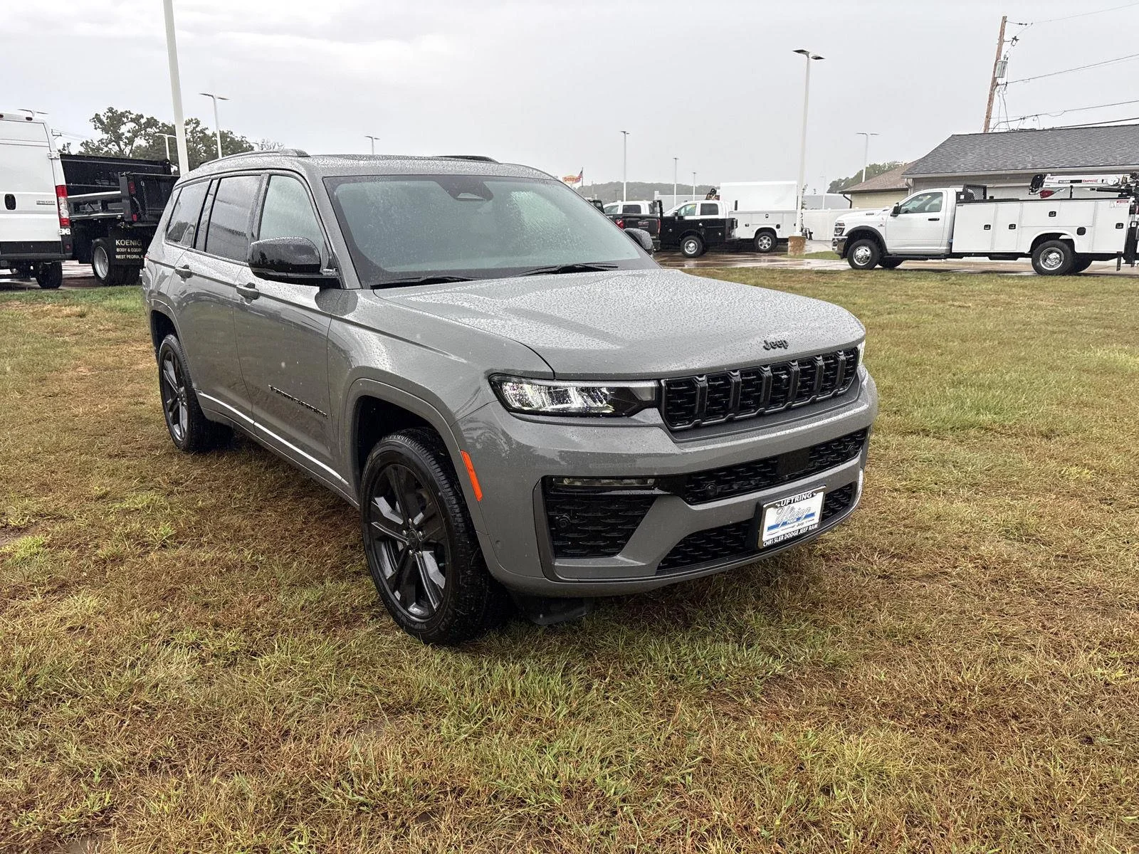 New 2027 Sting-Gray Clearcoat Jeep Limited Reserve image 3