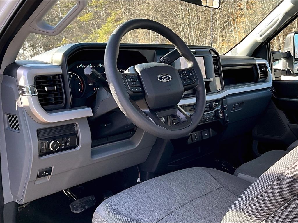 New 2026 Oxford White Ford XL image 7