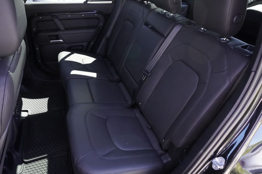 New 2026 Santorini Black Land Rover X-Dynamic SE image 30