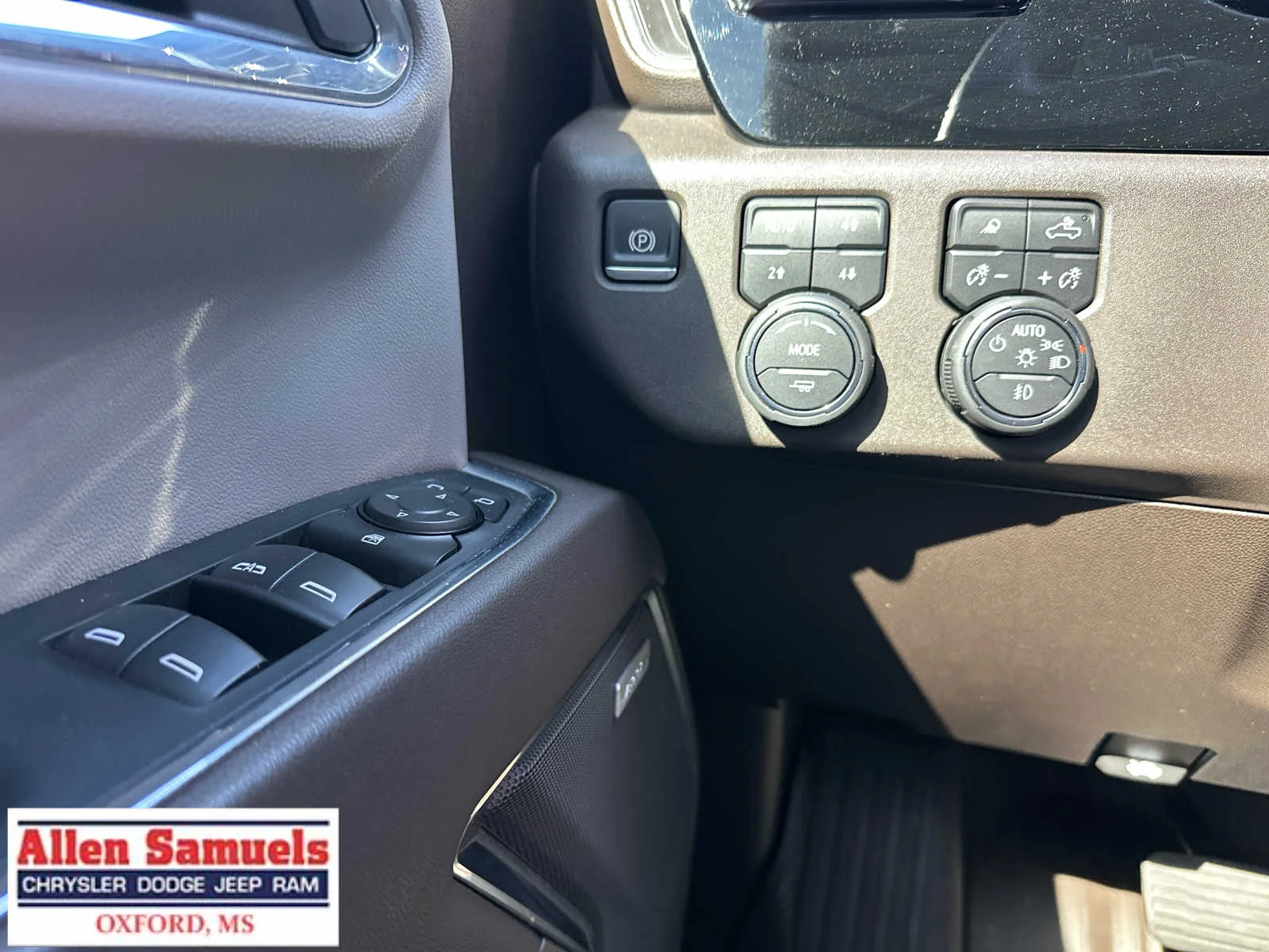 Used 2024 Summit White Chevrolet RST image 28