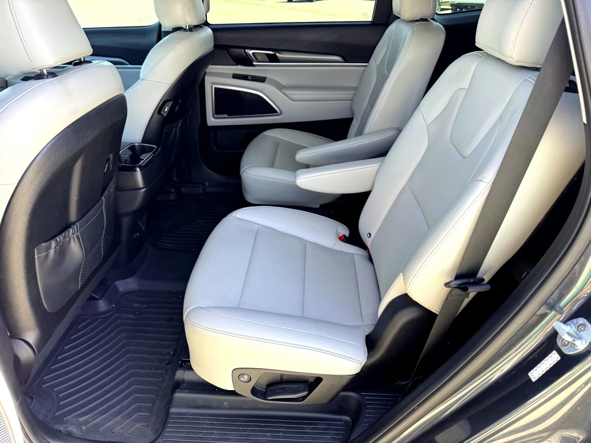 Used 2021 Gravity Grey Kia S image 19