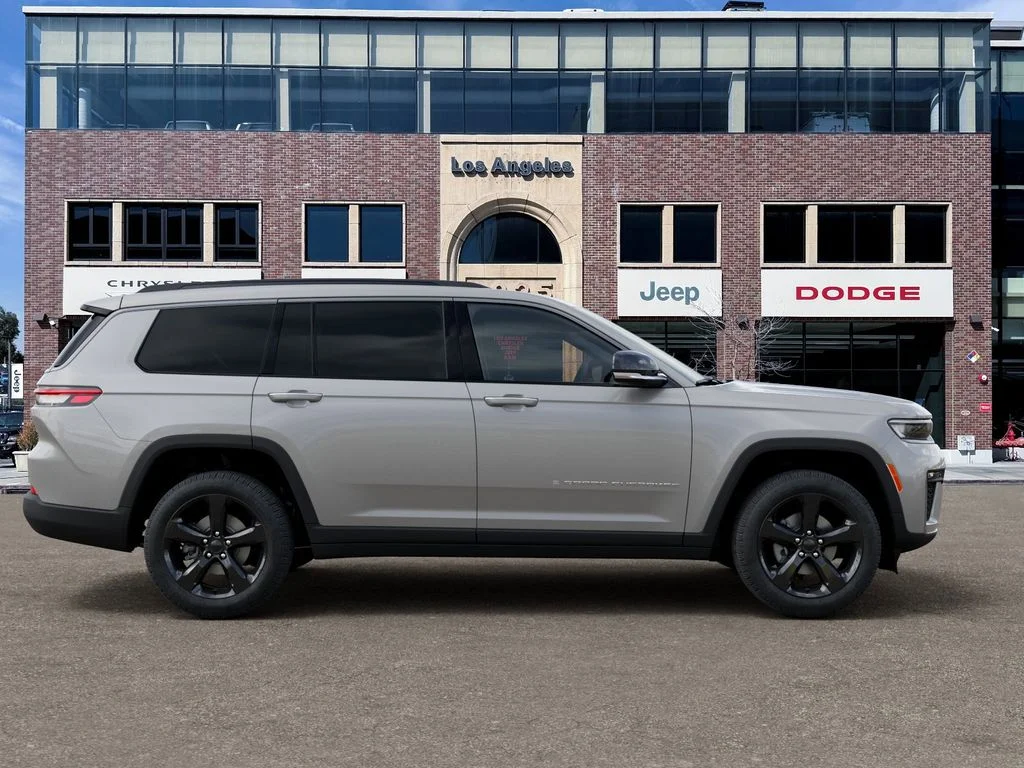 New 2026 Silver Zynith Exterior Paint Jeep Limited image 21