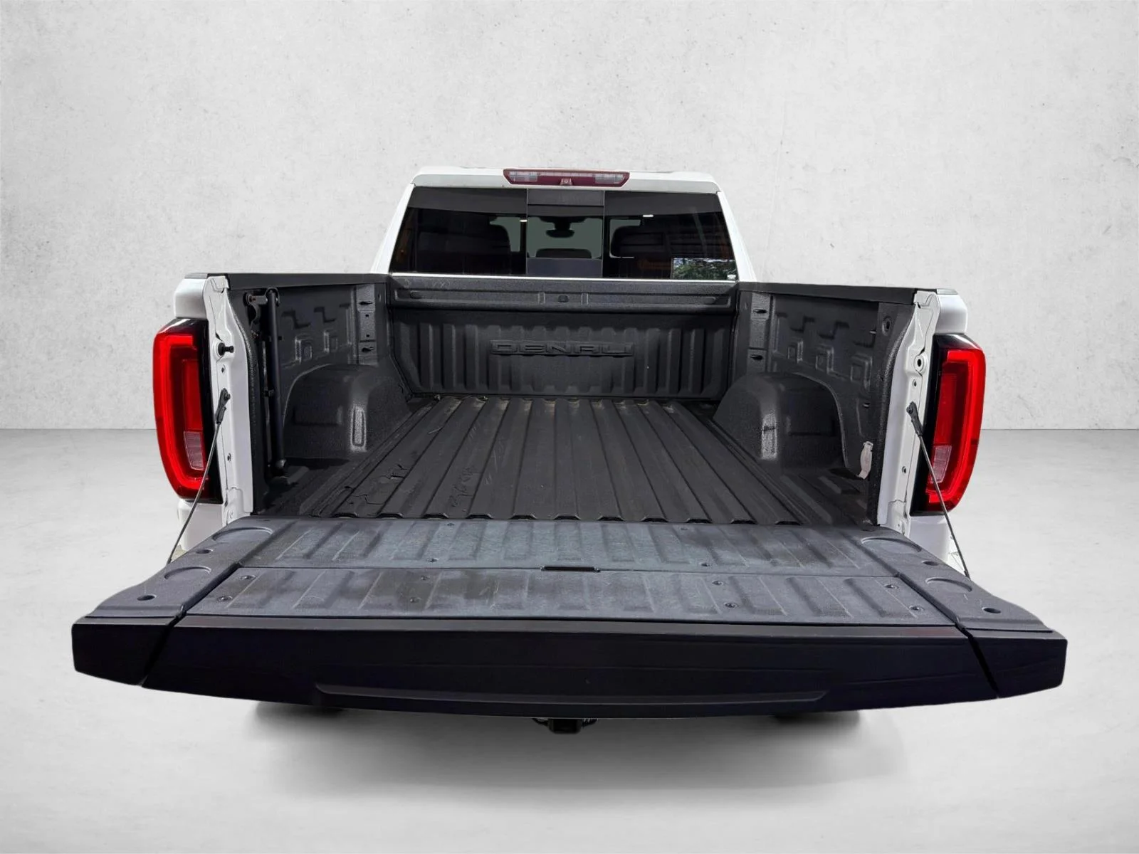 Used 2019 White GMC Denali image 20